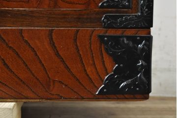 中古　岩谷堂箪笥　美しい杢目と黒々とした金具が目を惹く重ね箪笥(収納箪笥、衣装箪笥、整理タンス、和箪笥、引き出し)(R-074077)