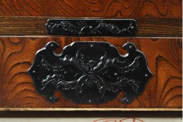 中古　岩谷堂箪笥　美しい杢目と黒々とした金具が目を惹く重ね箪笥(収納箪笥、衣装箪笥、整理タンス、和箪笥、引き出し)(R-074077)