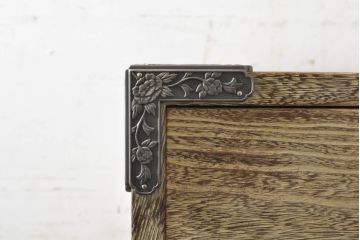 中古　牡丹　細やかで気品のある金具が目を引く加茂総桐箪笥(総桐たんす、衣装箪笥、和タンス、収納箪笥、桐箪笥、引き出し)(R-074081)