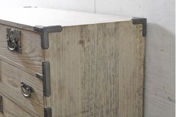 中古　牡丹　細やかで気品のある金具が目を引く加茂総桐箪笥(総桐たんす、衣装箪笥、和タンス、収納箪笥、桐箪笥、引き出し)(R-074081)