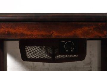 中古　国産　民芸家具　深い色合いがシックな雰囲気を醸し出す炬燵座卓(コタツ、こたつ、ローテーブル、センターテーブル、リビングテーブル)(R-074083)