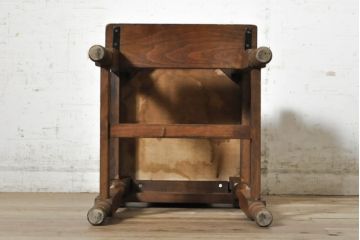 和製ビンテージ　しっかりした作りと凝ったデザインが魅力のチャイルドチェア(キッズチェア、アームチェア、ダイニングチェア、こども椅子、子どもイス、ヴィンテージ)(R-074085)