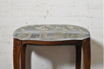 中古　美品　イギリス製　ビーチ材　品のある佇まいが魅力的な猫脚ハイスツール(ハイチェア、カウンターチェア、カウンタースツール、椅子、イス、英国)(R-074087)