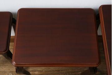 中古　美品　マホガニー材　IDC大塚家具取り扱い　「グレース」シリーズ　艶のある落ち着いた色味がシックな雰囲気を醸し出すネストテーブル(サイドテーブル、コーヒーテーブル、カフェテーブル、ローテーブル、)(R-074088)