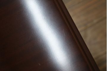 中古　美品　マホガニー材　IDC大塚家具取り扱い　「グレース」シリーズ　艶のある落ち着いた色味がシックな雰囲気を醸し出すネストテーブル(サイドテーブル、コーヒーテーブル、カフェテーブル、ローテーブル、)(R-074088)