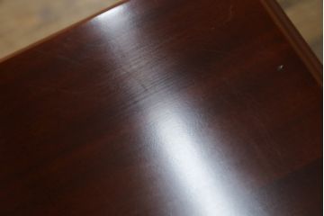 中古　美品　マホガニー材　IDC大塚家具取り扱い　「グレース」シリーズ　艶のある落ち着いた色味がシックな雰囲気を醸し出すネストテーブル(サイドテーブル、コーヒーテーブル、カフェテーブル、ローテーブル、)(R-074088)