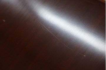 中古　美品　マホガニー材　IDC大塚家具取り扱い　「グレース」シリーズ　艶のある落ち着いた色味がシックな雰囲気を醸し出すネストテーブル(サイドテーブル、コーヒーテーブル、カフェテーブル、ローテーブル、)(R-074088)