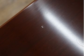 中古　美品　マホガニー材　IDC大塚家具取り扱い　「グレース」シリーズ　艶のある落ち着いた色味がシックな雰囲気を醸し出すネストテーブル(サイドテーブル、コーヒーテーブル、カフェテーブル、ローテーブル、)(R-074088)