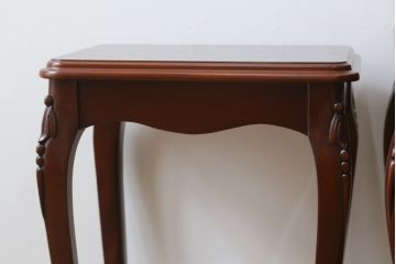 中古　美品　マホガニー材　IDC大塚家具取り扱い　「グレース」シリーズ　艶のある落ち着いた色味がシックな雰囲気を醸し出すネストテーブル(サイドテーブル、コーヒーテーブル、カフェテーブル、ローテーブル、)(R-074088)