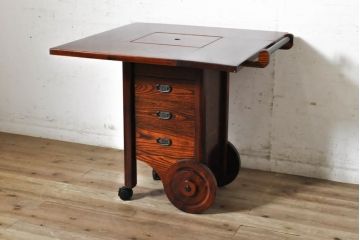 中古　美品!!　高級品!!　国産職人手作り品　総欅(ケヤキ)材　車輪(キャスター)付き囲炉裏テーブル(サイドテーブル、サービス台、キッチンワゴン)(R-074090)