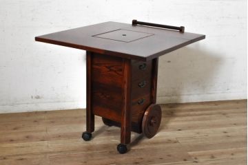 中古　美品!!　高級品!!　国産職人手作り品　総欅(ケヤキ)材　車輪(キャスター)付き囲炉裏テーブル(サイドテーブル、サービス台、キッチンワゴン)(R-074090)