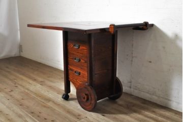 中古　美品!!　高級品!!　国産職人手作り品　総欅(ケヤキ)材　車輪(キャスター)付き囲炉裏テーブル(サイドテーブル、サービス台、キッチンワゴン)(R-074090)