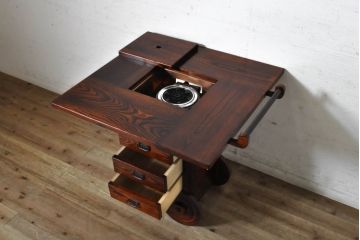 中古　美品!!　高級品!!　国産職人手作り品　総欅(ケヤキ)材　車輪(キャスター)付き囲炉裏テーブル(サイドテーブル、サービス台、キッチンワゴン)(R-074090)