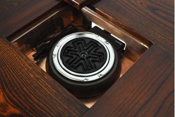 中古　美品!!　高級品!!　国産職人手作り品　総欅(ケヤキ)材　車輪(キャスター)付き囲炉裏テーブル(サイドテーブル、サービス台、キッチンワゴン)(R-074090)