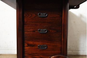 中古　美品!!　高級品!!　国産職人手作り品　総欅(ケヤキ)材　車輪(キャスター)付き囲炉裏テーブル(サイドテーブル、サービス台、キッチンワゴン)(R-074090)