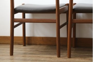 和製ビンテージ　青林製作所　チーク材　合皮　スタイリッシュな佇まいが魅力的なダイニングチェア4脚セット(椅子、イス、ヴィンテージ、バラ売り可能)(R-074093)
