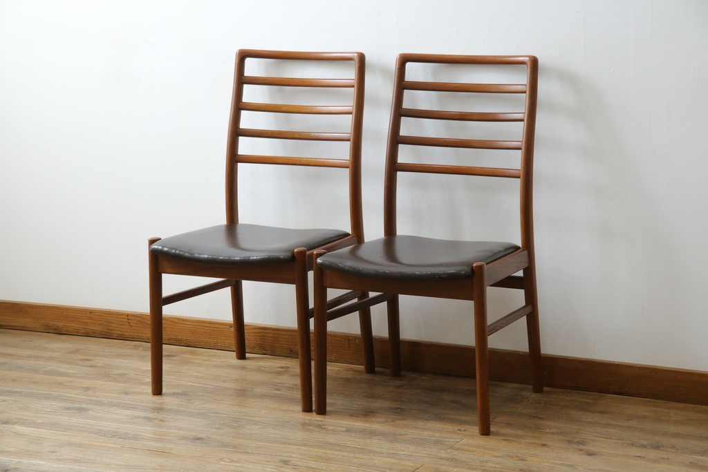 和製ヴィンテージ　青林製作所　チーク材　合皮　スタイリッシュな佇まいが魅力的なダイニングチェア2脚セット　(R-074094)