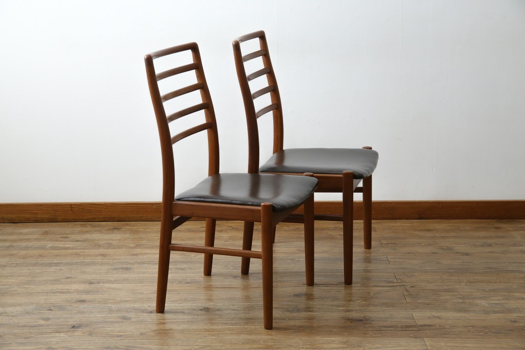 和製ヴィンテージ　青林製作所　チーク材　合皮　スタイリッシュな佇まいが魅力的なダイニングチェア2脚セット　(R-074094)