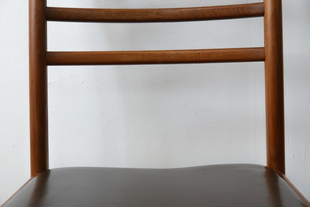 和製ヴィンテージ　青林製作所　チーク材　合皮　スタイリッシュな佇まいが魅力的なダイニングチェア2脚セット　(R-074094)