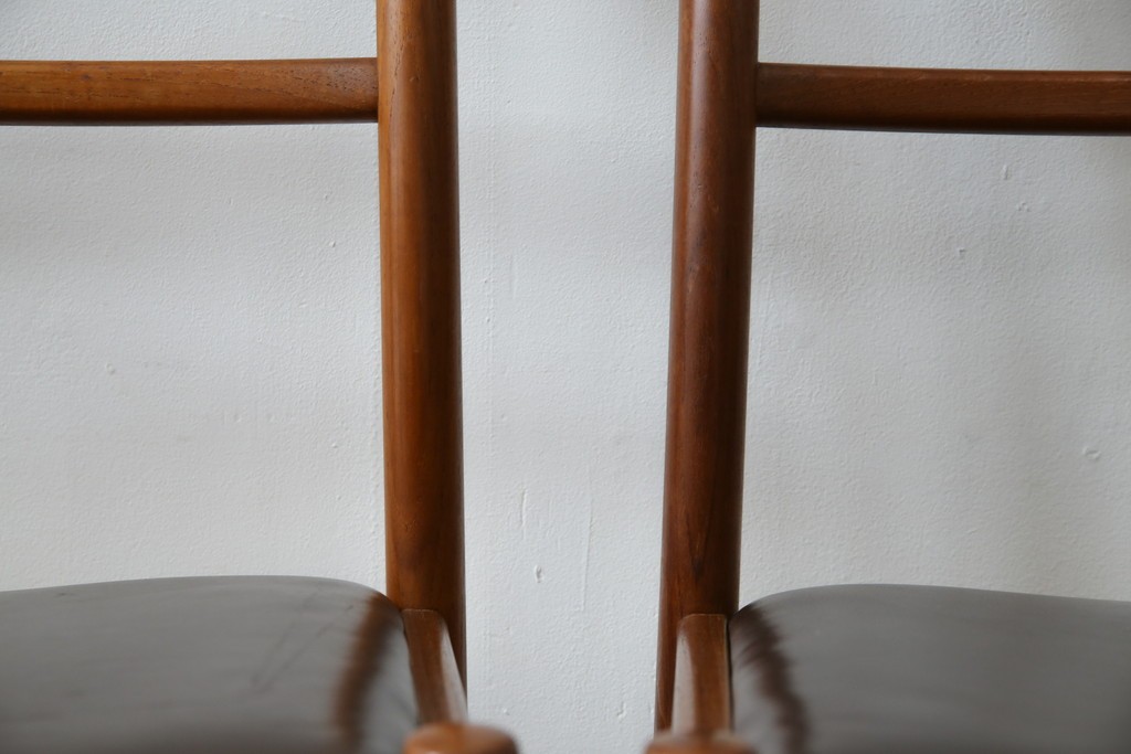 和製ヴィンテージ　青林製作所　チーク材　合皮　スタイリッシュな佇まいが魅力的なダイニングチェア2脚セット　(R-074094)