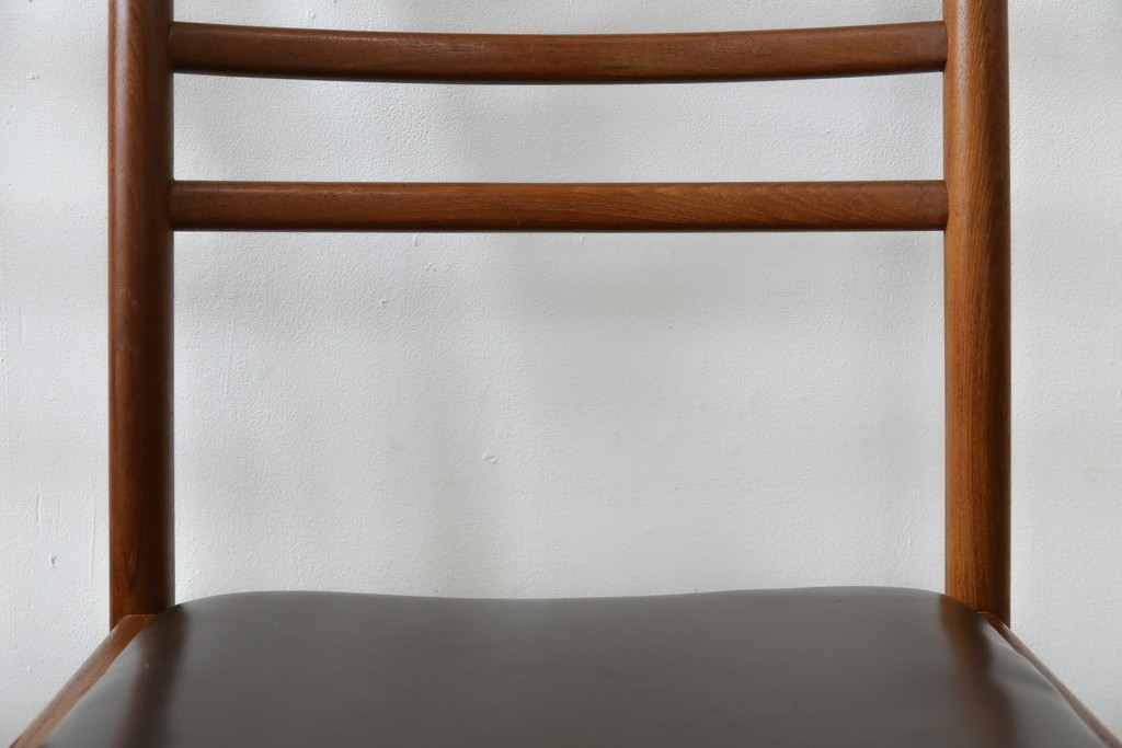 和製ヴィンテージ　青林製作所　チーク材　合皮　スタイリッシュな佇まいが魅力的なダイニングチェア2脚セット　(R-074094)