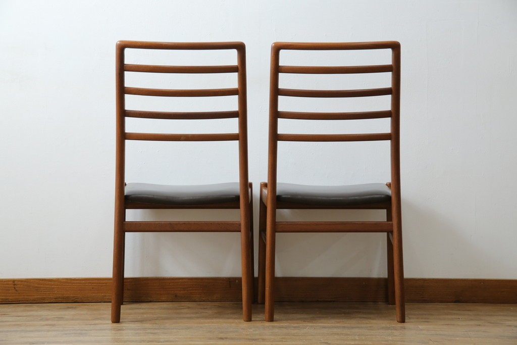 和製ヴィンテージ　青林製作所　チーク材　合皮　スタイリッシュな佇まいが魅力的なダイニングチェア2脚セット　(R-074094)