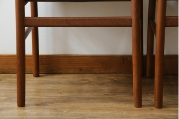 和製ヴィンテージ　青林製作所　チーク材　合皮　スタイリッシュな佇まいが魅力的なダイニングチェア2脚セット　(R-074094)