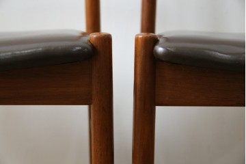 和製ヴィンテージ　青林製作所　チーク材　合皮　スタイリッシュな佇まいが魅力的なダイニングチェア2脚セット　(R-074094)