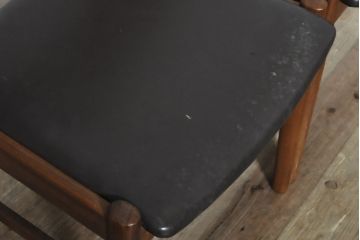 和製ビンテージ　青林製作所　チーク材　合皮　スタイリッシュな佇まいが魅力的なダイニングチェア2脚セット(椅子、イス、ヴィンテージ)(R-074094)