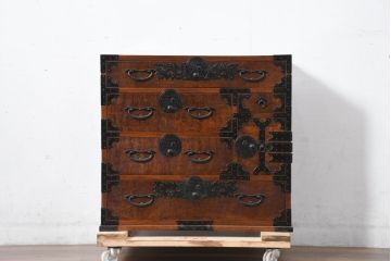 和製アンティーク　上手物!!　三方欅(ケヤキ)材　前面玉杢無垢材　時代の流れを感じる風合いが魅力的な東北小箪笥(小タンス、和たんす、衣装タンス、収納箪笥、整理箪笥、時代箪笥、チェスト、引き出し)(R-074097)
