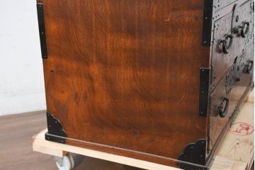 和製アンティーク　上手物!!　三方欅(ケヤキ)材　前面玉杢無垢材　時代の流れを感じる風合いが魅力的な東北小箪笥(小タンス、和たんす、衣装タンス、収納箪笥、整理箪笥、時代箪笥、チェスト、引き出し)(R-074097)