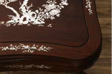 アジアンビンテージ　花梨(カリン)材　華やかで上品なデザインの大振りな象嵌入りローテーブル(センターテーブル、リビングテーブル、ヴィンテージ)(R-074098)