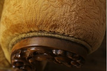 アジアンビンテージ　彫刻入り　オリエンタルな雰囲気と華やかさが目を惹く1Pソファ(アームソファ、1人掛け、一人掛け、ヴィンテージ)(R-074099)