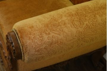 アジアンビンテージ　彫刻入り　オリエンタルな雰囲気と華やかさが目を惹く1Pソファ(アームソファ、1人掛け、一人掛け、ヴィンテージ)(R-074099)