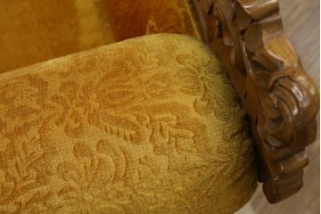 アジアンビンテージ　彫刻入り　オリエンタルな雰囲気と華やかさが目を惹く1Pソファ(アームソファ、1人掛け、一人掛け、ヴィンテージ)(R-074100)