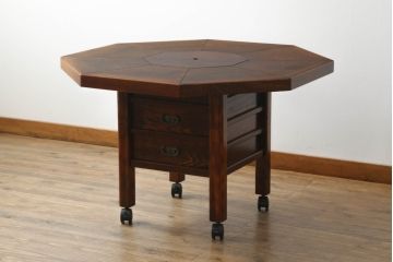 中古 美品 秋田川連漆器 栓材 漆塗り キャスター付きが便利な八角テーブル 定価約80万円相当 (R-074101)