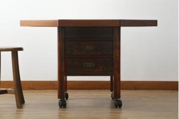 中古 美品 秋田川連漆器 栓材 漆塗り キャスター付きが便利な八角テーブル 定価約80万円相当 (R-074101)