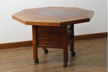 中古 美品 秋田川連漆器 栓材 漆塗り キャスター付きが便利な八角テーブル 定価約80万円相当 (R-074101)