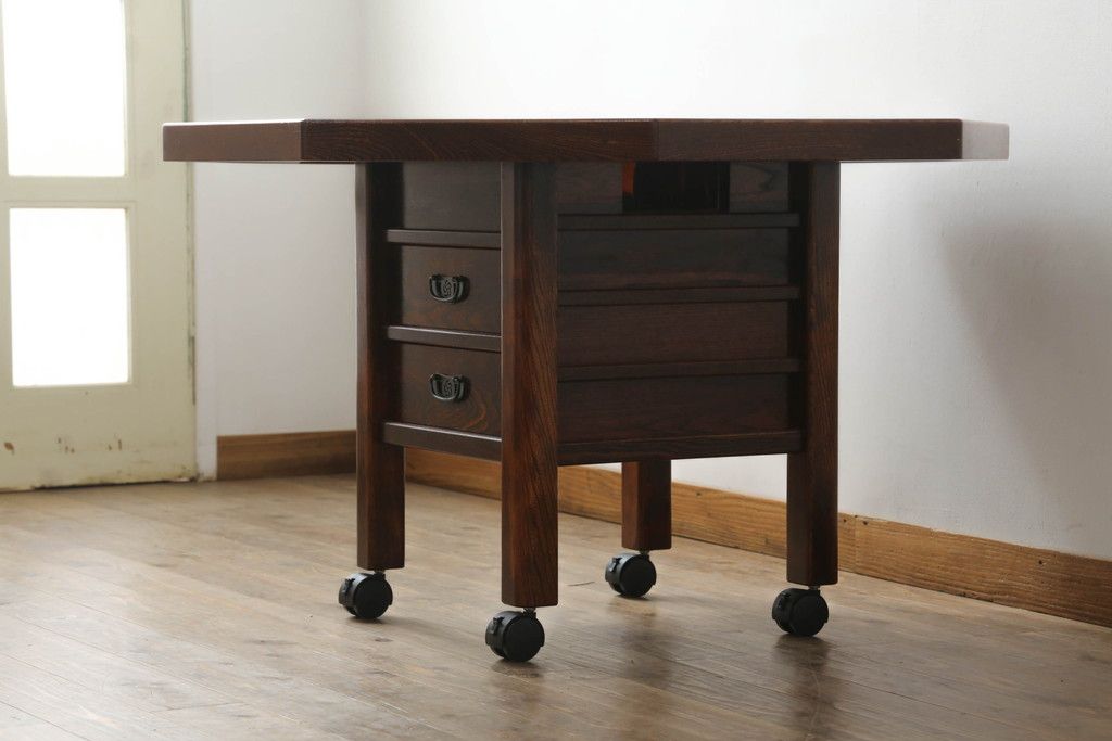 中古 美品 秋田川連漆器 栓材 漆塗り キャスター付きが便利な八角テーブル 定価約80万円相当 (R-074101)