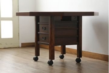 中古 美品 秋田川連漆器 栓材 漆塗り キャスター付きが便利な八角テーブル 定価約80万円相当 (R-074101)