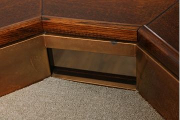 中古　美品　秋田川連漆器　栓材　漆塗り　キャスター付きが便利な八角テーブル(囲炉裏テーブル、火鉢、八角炉、ダイニングテーブル、2人掛け、4人掛け)(定価推定約80万円)(R-074101)