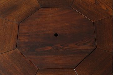 中古 美品 秋田川連漆器 栓材 漆塗り キャスター付きが便利な八角テーブル 定価約80万円相当 (R-074101)