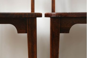 中古　美品　秋田川連漆器　栓材　漆塗り　座面のデザインが目を惹くチェア2脚セット(ダイニングチェア、板座チェア、椅子、イス)(定価2脚で推定約25万円)(R-074102)