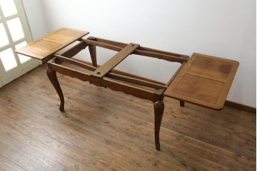 フランスアンティーク　オーク材　すらっと伸びた猫脚に施されたデザインが上品なパーケットリーエクステンションテーブル(ダイニングテーブル、4人掛け、6人掛け、食卓)(R-074134)