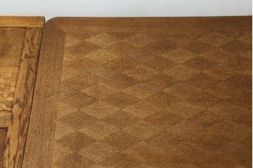 フランスアンティーク　オーク材　すらっと伸びた猫脚に施されたデザインが上品なパーケットリーエクステンションテーブル(ダイニングテーブル、4人掛け、6人掛け、食卓)(R-074134)