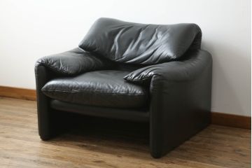 中古　Cassina(カッシーナ)　MARALUNGA(マラルンガ)　本革(レザー)　高級感漂う佇まいが魅力の1人掛けソファ(アームチェア、一人掛け、1P)(定価約100万円)(R-074135)
