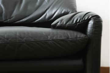中古　Cassina(カッシーナ)　MARALUNGA(マラルンガ)　本革(レザー)　高級感漂う佇まいが魅力の1人掛けソファ(アームチェア、一人掛け、1P)(定価約100万円)(R-074135)