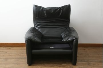 中古　Cassina(カッシーナ)　MARALUNGA(マラルンガ)　本革(レザー)　高級感漂う佇まいが魅力の1人掛けソファ(アームチェア、一人掛け、1P)(定価約100万円)(R-074135)