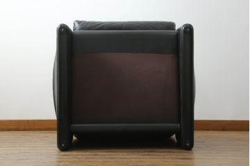 中古　Cassina(カッシーナ)　MARALUNGA(マラルンガ)　本革(レザー)　高級感漂う佇まいが魅力の1人掛けソファ(アームチェア、一人掛け、1P)(定価約100万円)(R-074135)