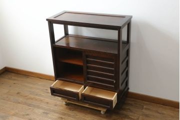 中古　北海道民芸家具　HM105　シンプルモダンなデザインが魅力的な茶棚(茶タンス、収納棚、戸棚、飾り棚)(定価約23万円)(R-074136)